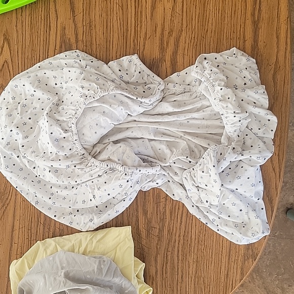 Three fitted crib sheets - Picture 4 of 5